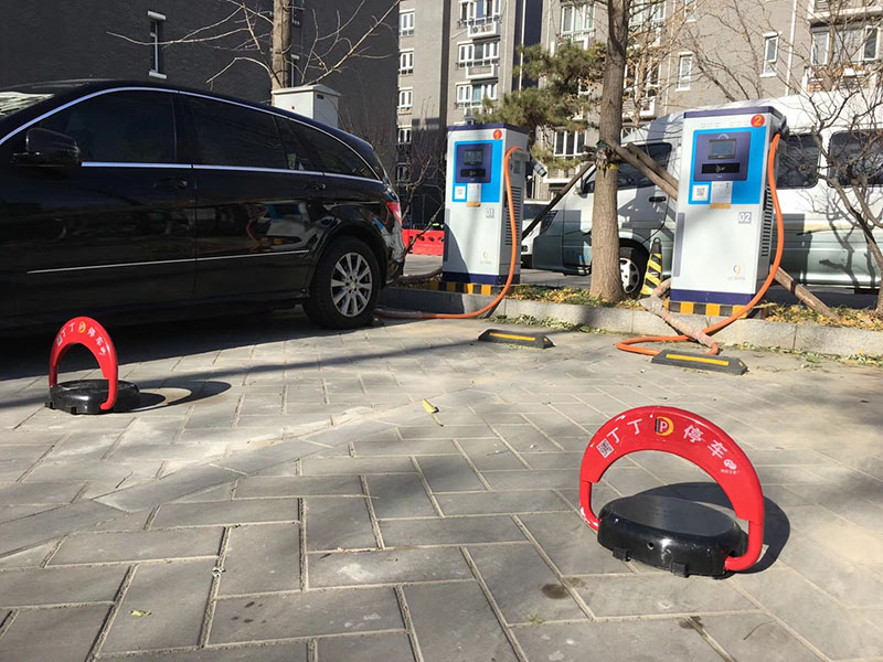 充電樁與智能車(chē)位鎖相結(jié)合拒絕占位