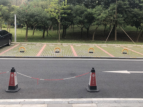 方直集團手機APP藍牙車(chē)位鎖安裝案例