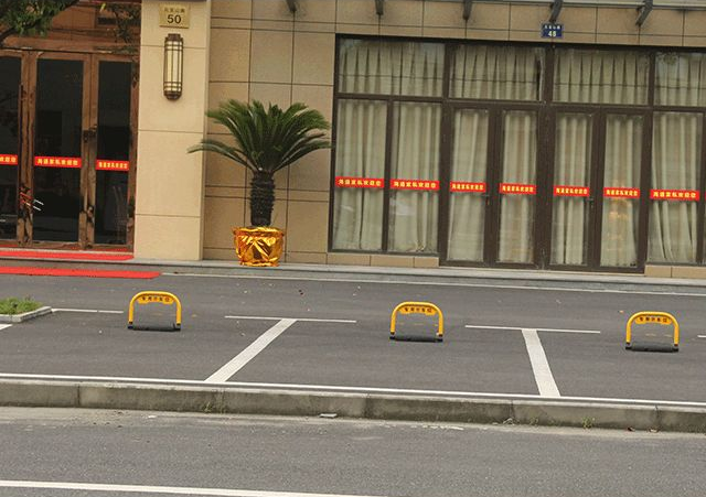 車位鎖升起時(shí)，會(huì)不會(huì)刮傷車輛底盤？