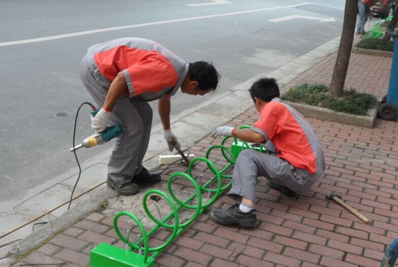 市政街道全區(qū)推廣非機(jī)動(dòng)車(chē)螺旋式停車(chē)架