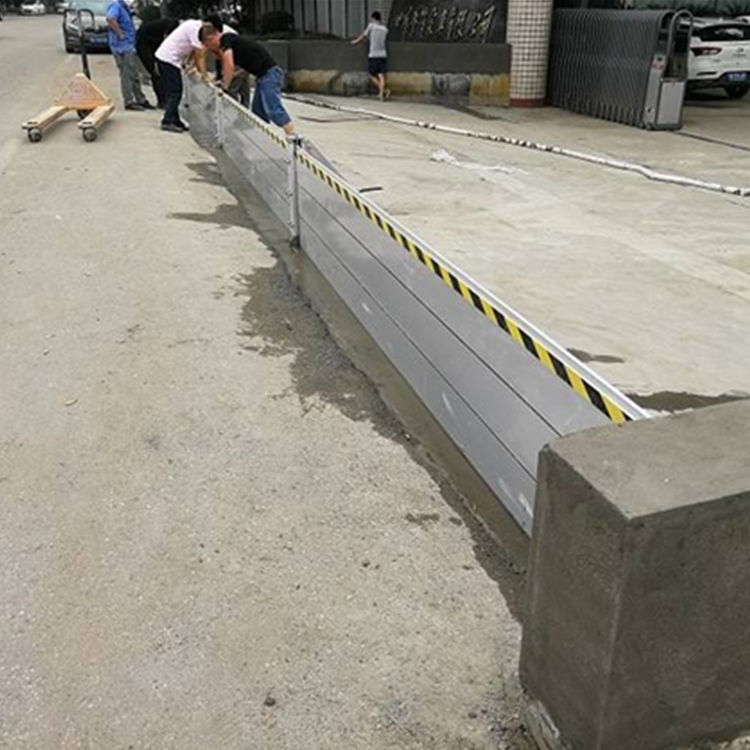 廣東多地暴雨預(yù)警，龍舟水”來(lái)襲 街道一片汪洋